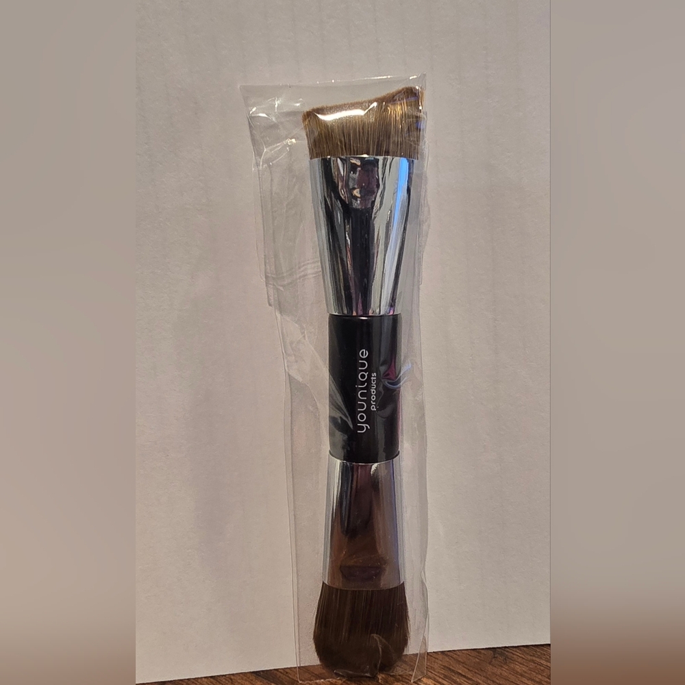 Younique contour brush